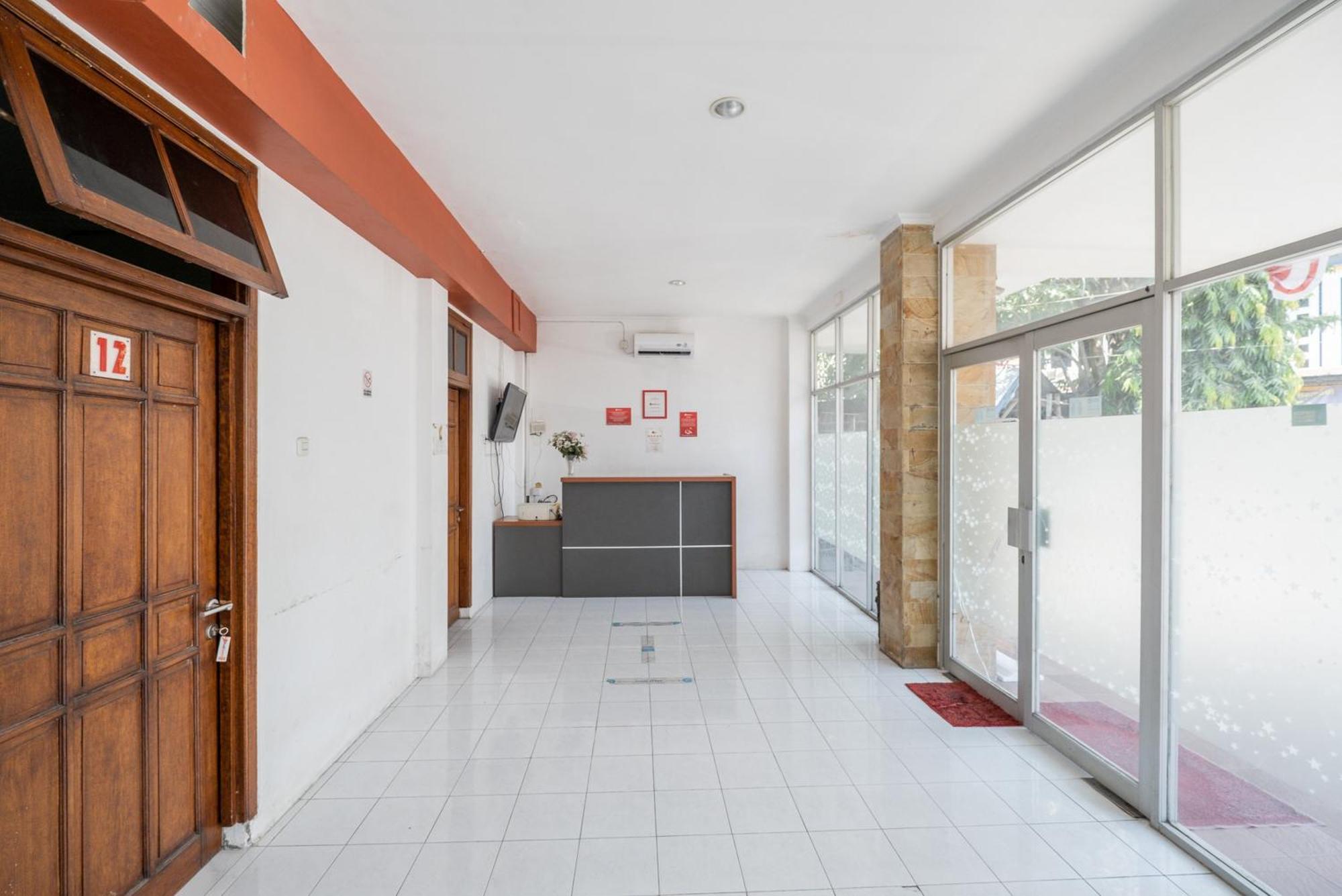 Reddoorz Plus @ Gunungsari Surabaya Kedurus Екстер'єр фото