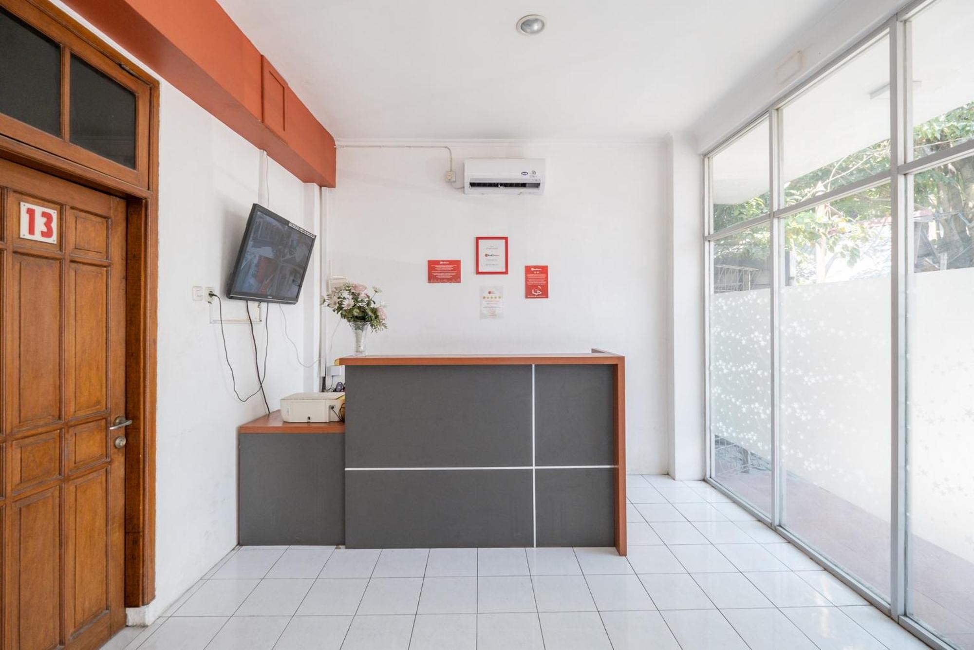Reddoorz Plus @ Gunungsari Surabaya Kedurus Екстер'єр фото
