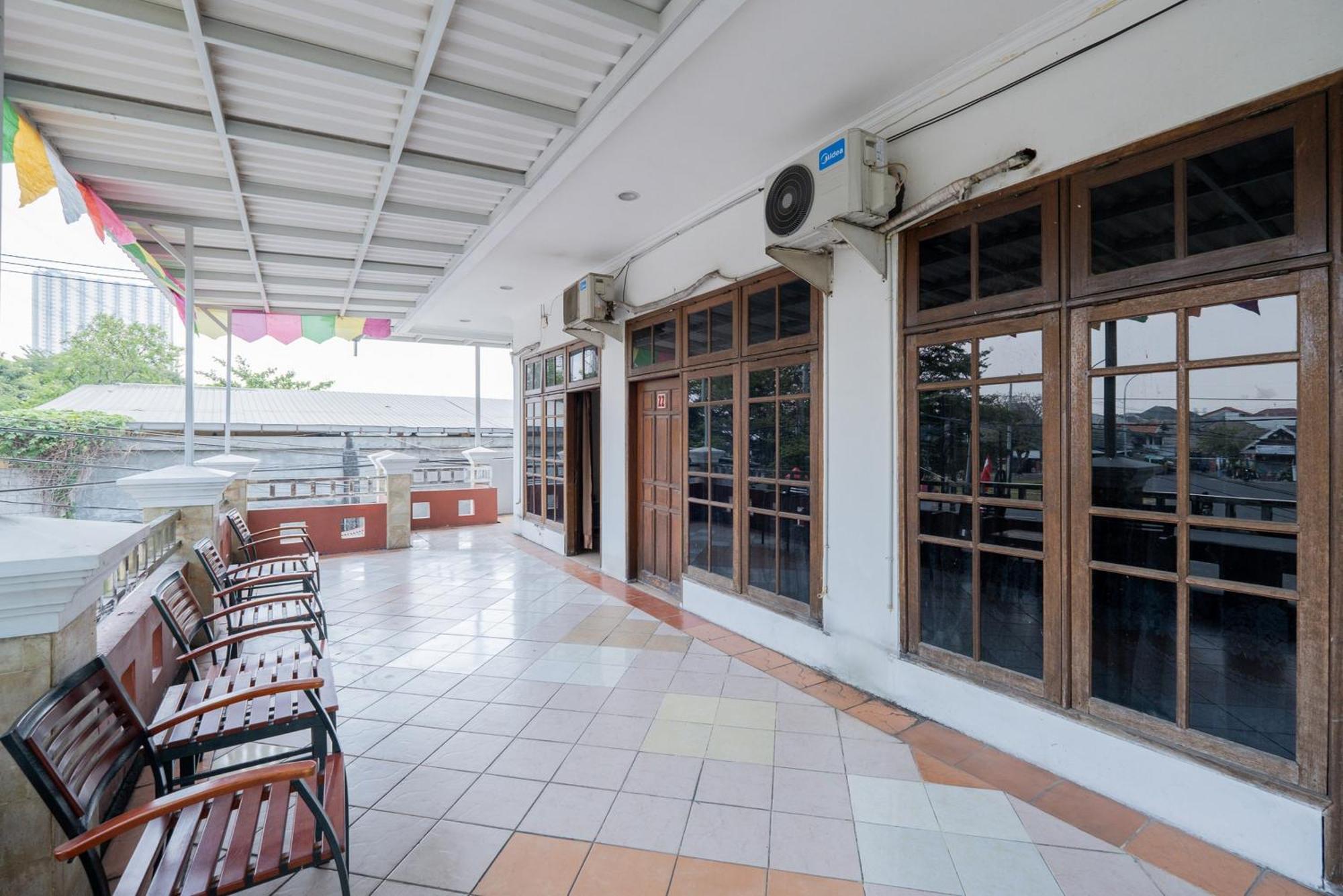 Reddoorz Plus @ Gunungsari Surabaya Kedurus Екстер'єр фото