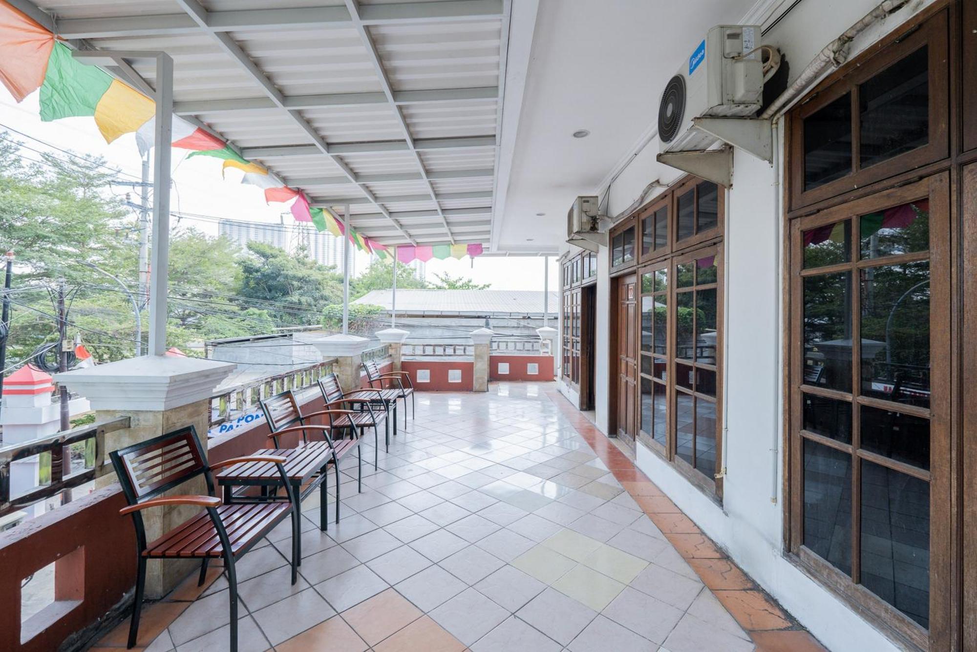 Reddoorz Plus @ Gunungsari Surabaya Kedurus Екстер'єр фото