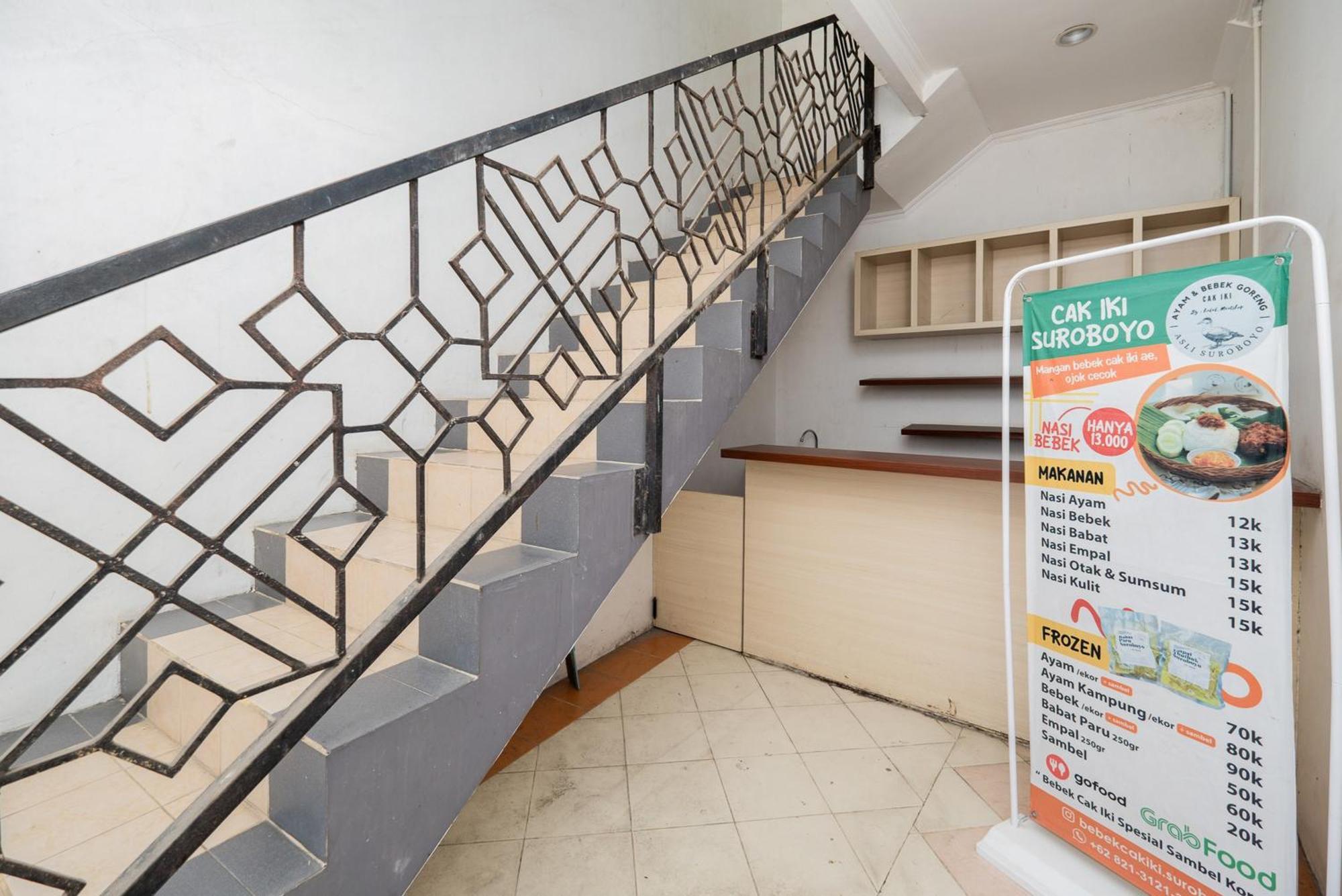 Reddoorz Plus @ Gunungsari Surabaya Kedurus Екстер'єр фото