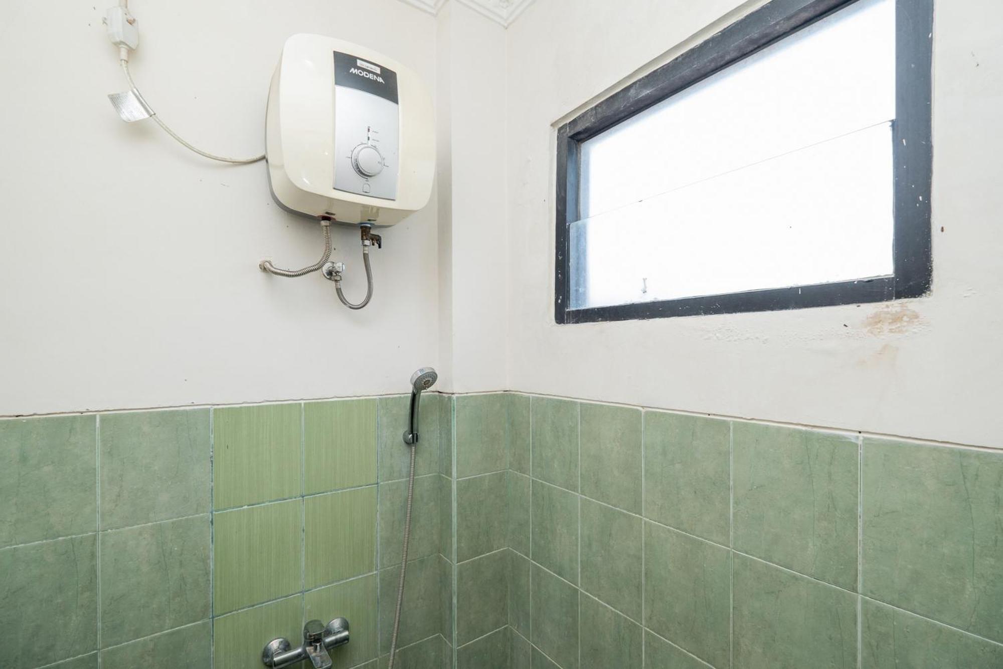 Reddoorz Plus @ Gunungsari Surabaya Kedurus Екстер'єр фото