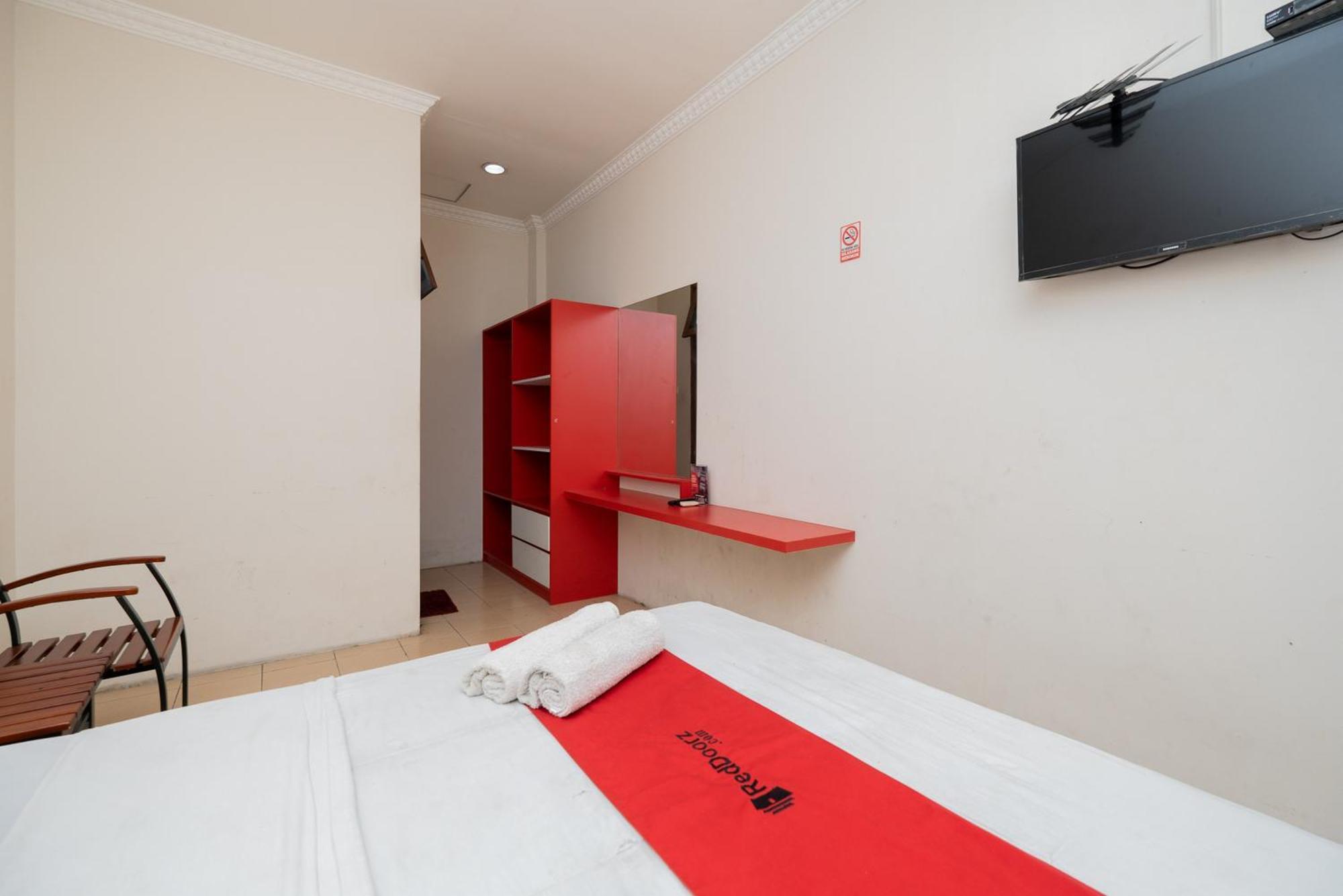 Reddoorz Plus @ Gunungsari Surabaya Kedurus Екстер'єр фото