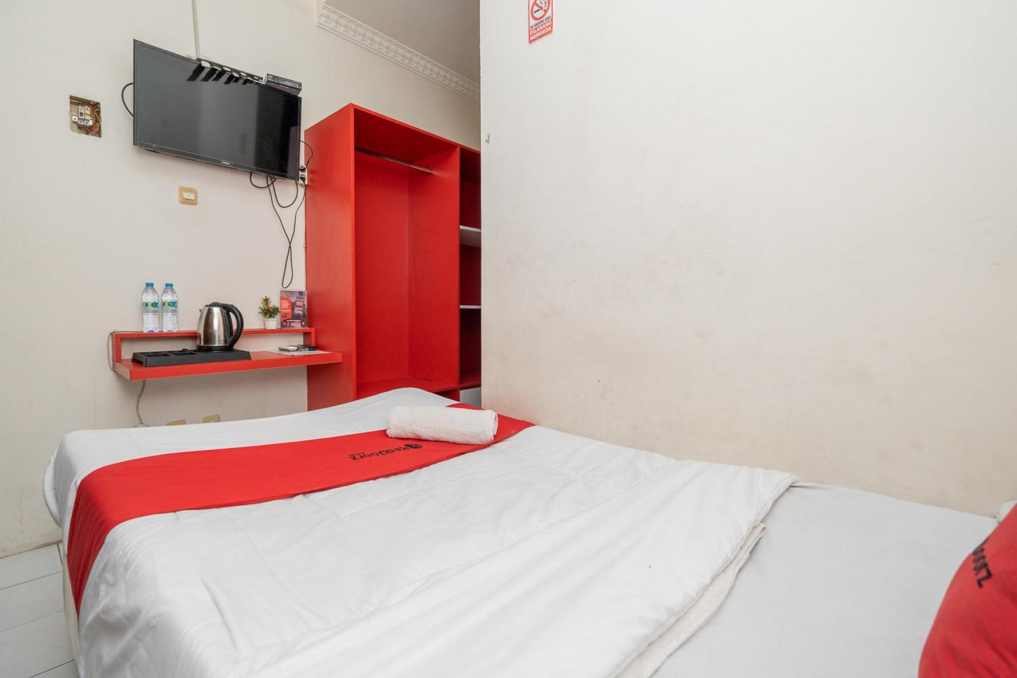 Reddoorz Plus @ Gunungsari Surabaya Kedurus Екстер'єр фото