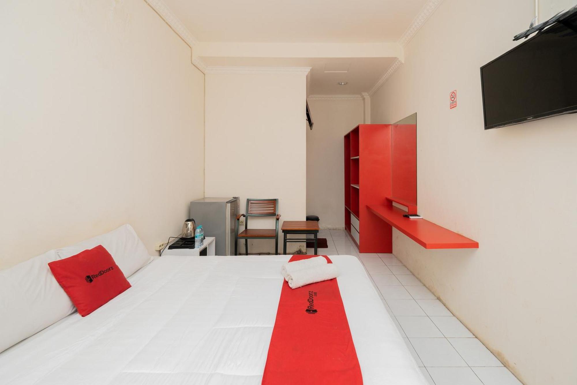 Reddoorz Plus @ Gunungsari Surabaya Kedurus Екстер'єр фото