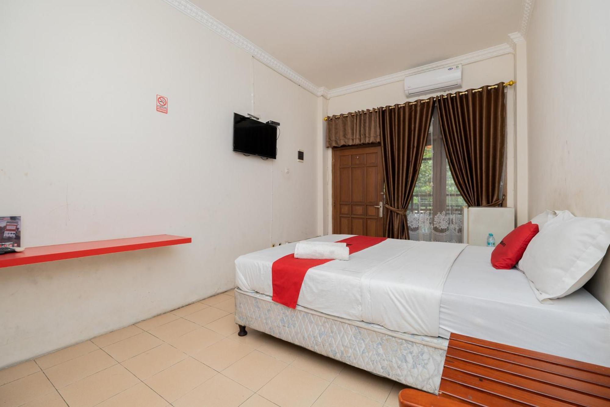 Reddoorz Plus @ Gunungsari Surabaya Kedurus Екстер'єр фото