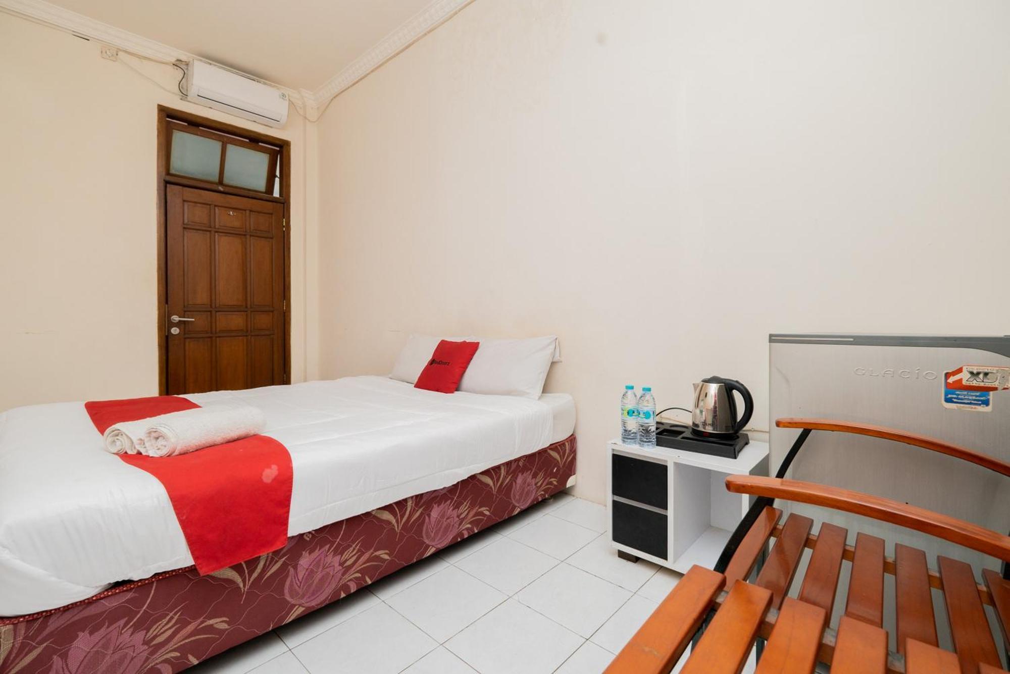 Reddoorz Plus @ Gunungsari Surabaya Kedurus Екстер'єр фото