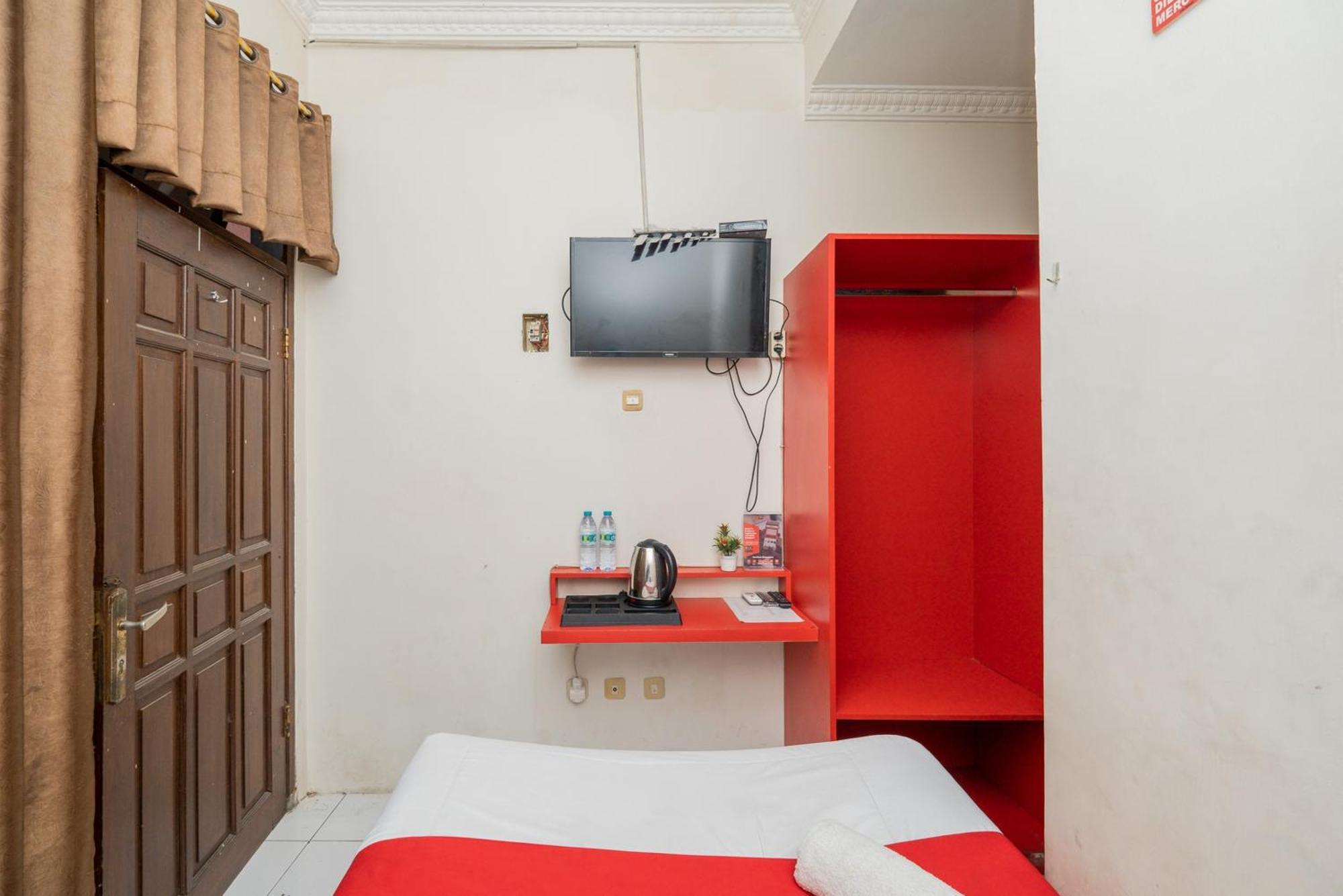 Reddoorz Plus @ Gunungsari Surabaya Kedurus Екстер'єр фото