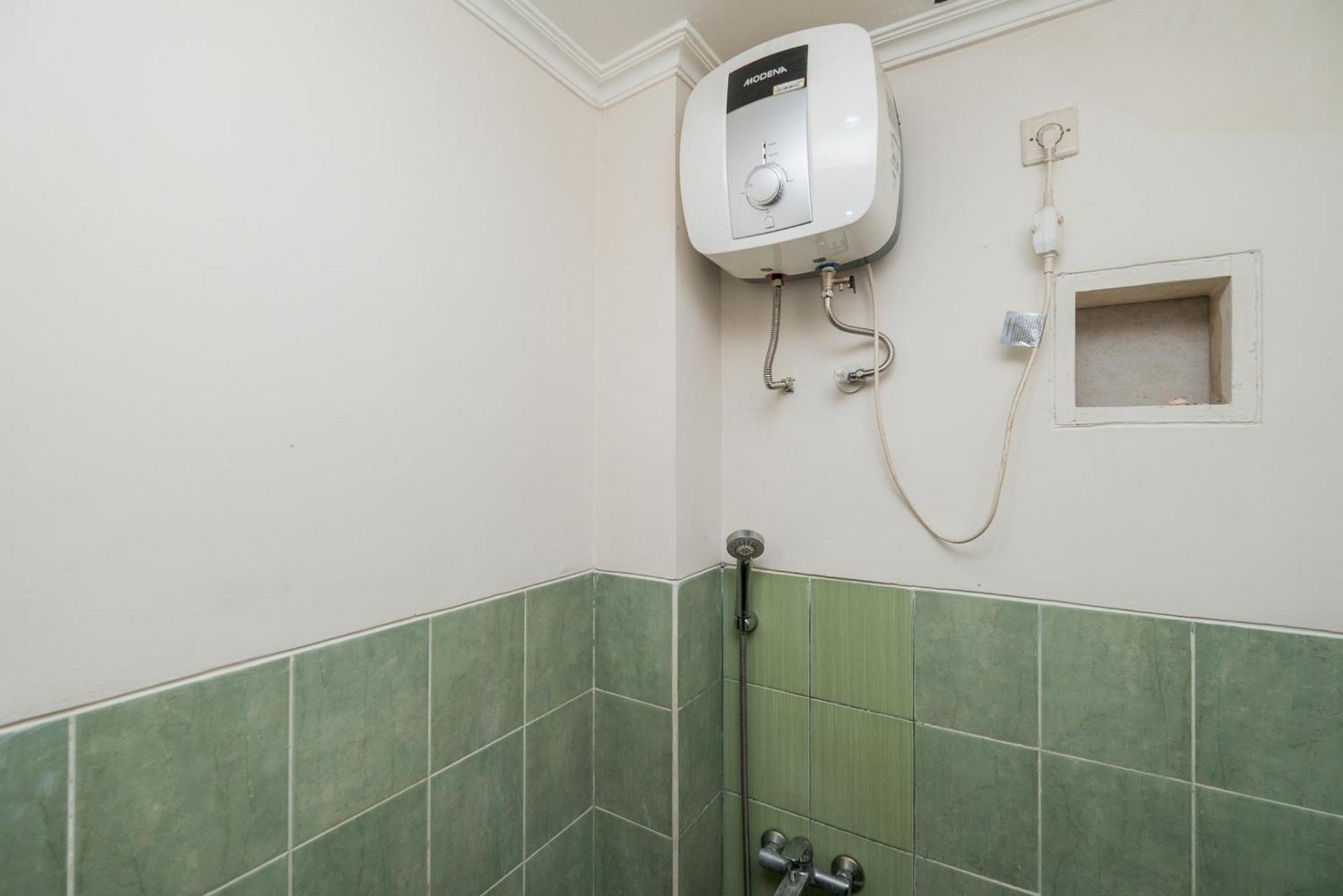 Reddoorz Plus @ Gunungsari Surabaya Kedurus Екстер'єр фото