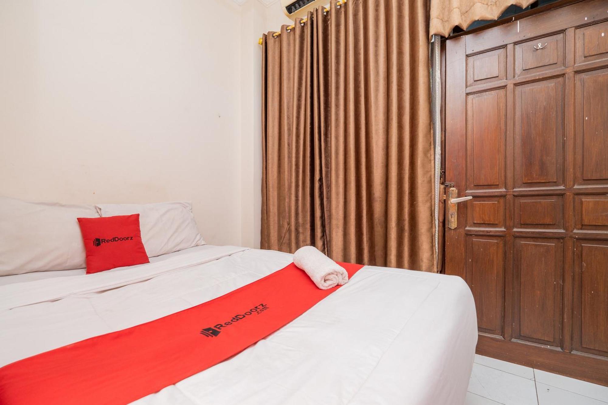 Reddoorz Plus @ Gunungsari Surabaya Kedurus Екстер'єр фото
