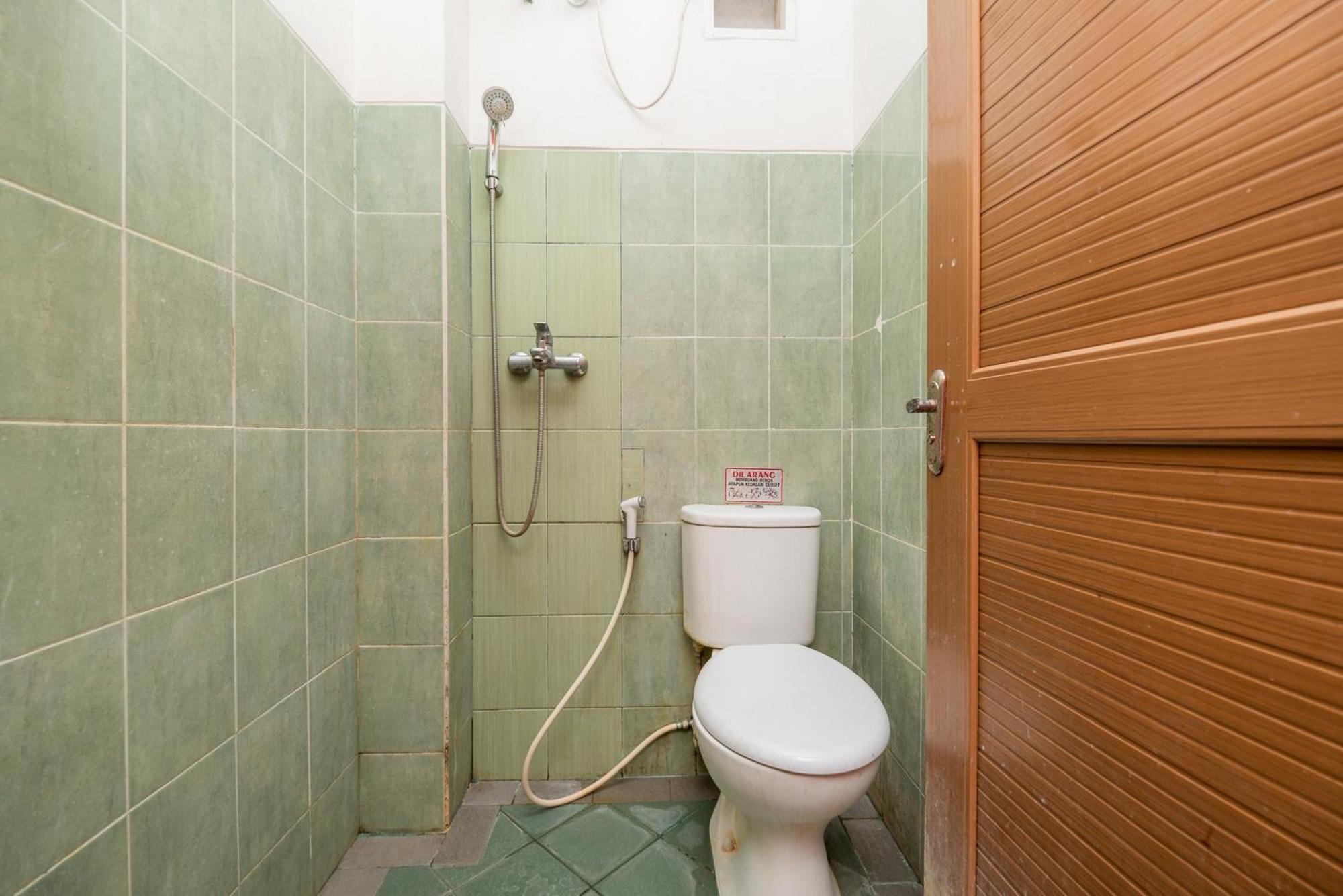 Reddoorz Plus @ Gunungsari Surabaya Kedurus Екстер'єр фото